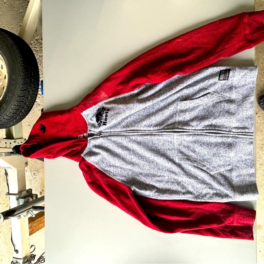 Roots Full zip red and grey (Boys XXL)